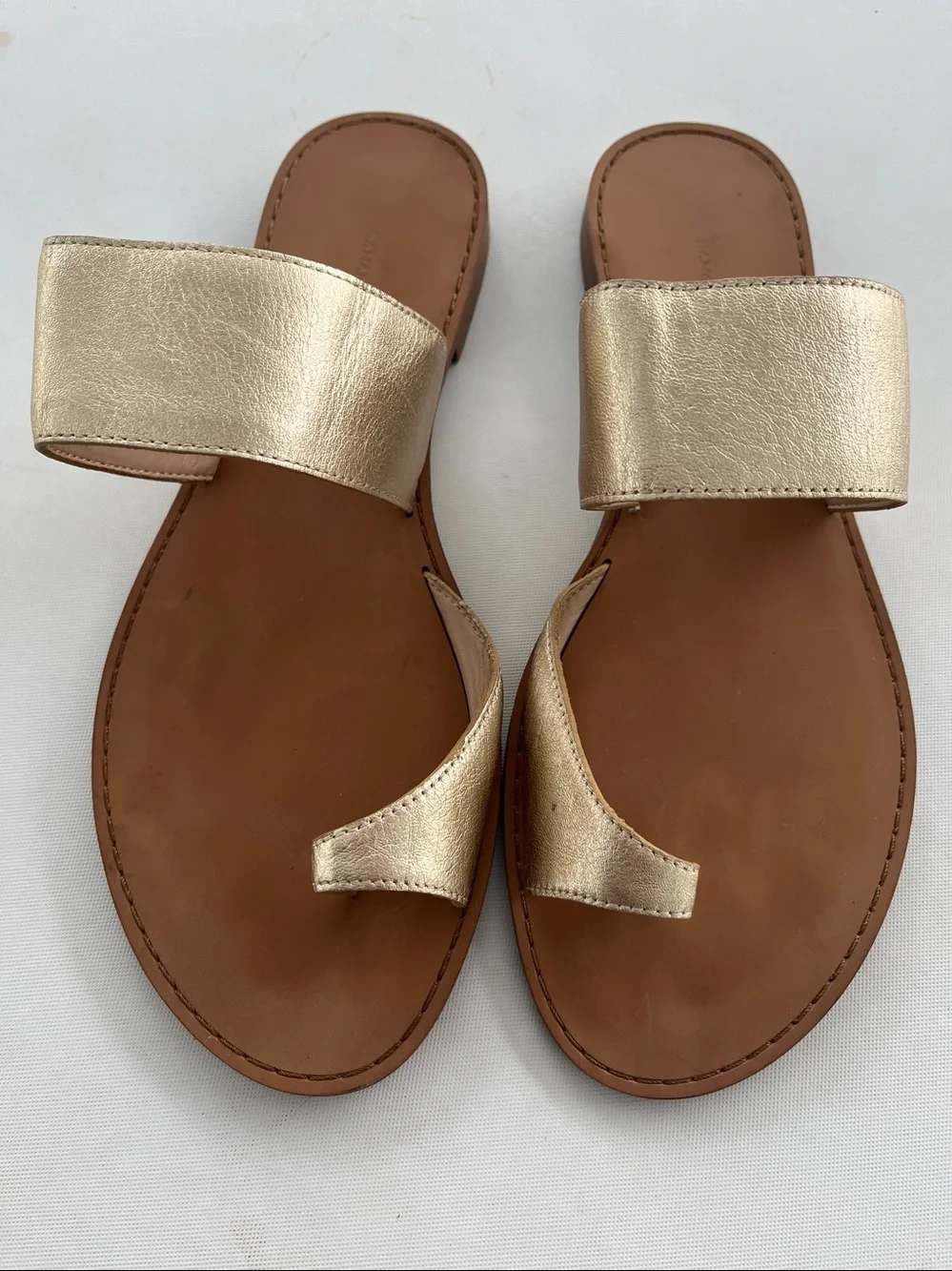 BANANA REPUBLIC Gold Toe Ring  Leather Slide Sandals. NWOT SZ:9